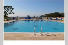 La Petite Cachette - Pool and 150m to the beach